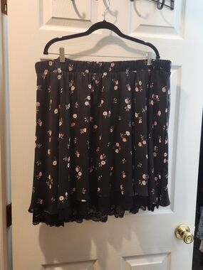 Torrid Black Floral Lace-Hem Skater Skirt 4 = 4X